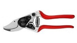 Felco 14 Standard Secateurs are small pruning shears ideal for those with smaller hands. The curved bypass blade made from hardened steel cuts with ease.