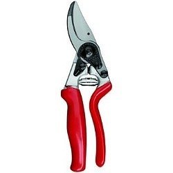 Felco 7 Secateurs unique revolving handle helps distribute the load during pruning and reduces the amount of force you need to apply when pruning.